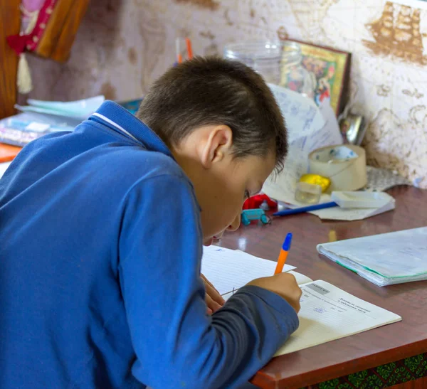 Χρονών Αγόρι Έφηβος Κάνει Σχολική Εργασία Για Μαθηματικά — Φωτογραφία Αρχείου