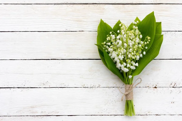 Bukiet Kwiaty Pachnące Konwalie Białym Tle Drewnianych Miejsca Kopii Makiety — Zdjęcie stockowe