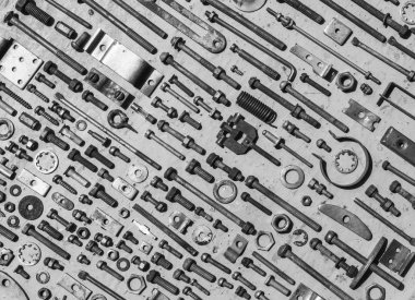 eski paslı metal vida, somun ve civata siyah ve beyaz fotoğraf kümesi. Düz yatıyordu, en iyi görünümü