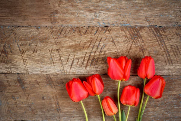 Bouquet Tulipes Rouges Sur Fond Rétro Grunge Bois Avec Espace — Photo