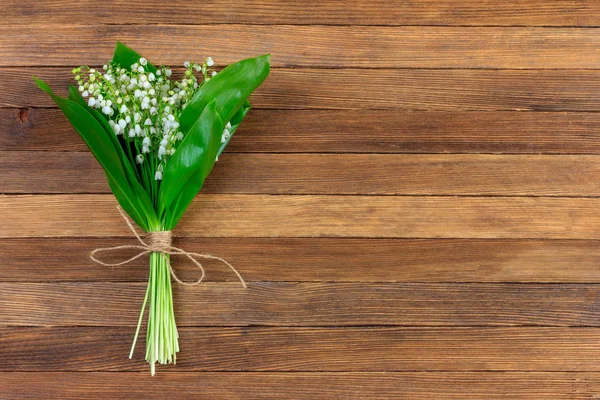 Konwalia Kwiat Bukiet Przywiązane Sznurkiem Drewniane Retro Streszczenie Tło Miejsca — Zdjęcie stockowe