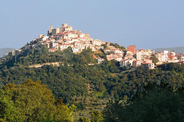 Casoli en Abruzzo, pequeño pueblo en el campo —  Fotos de Stock