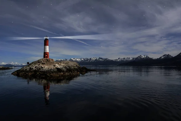 Faro Les eclaireurs en el canal Beagle cerca de Ushuaia —  Fotos de Stock