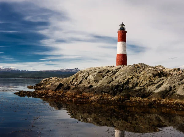 Farol Les eclaireurs no Canal Beagle perto de Ushuaia — Fotografia de Stock