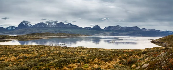 Bahía en el canal Beagle - Tierra de Fuego — Foto de Stock