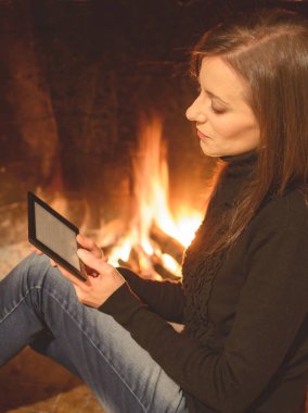 Güzel kadın Ocak oturan ebook okuma