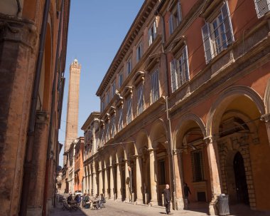 Asinelli Kulesi ben Bologna Strada Maggiore görüntülemek