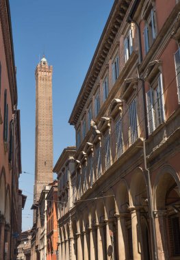 Asinelli Kulesi ben Bologna Strada Maggiore görüntülemek