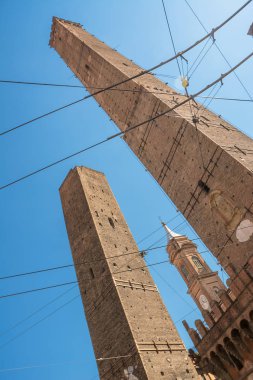 Asinelli ve Garisenda (İtalya Bologna'da Kulesi)