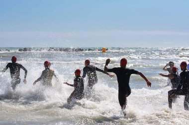 18 Haziran 2017 Ironman 70,3 Pescara sporcular Yüzme testi için başlangıç