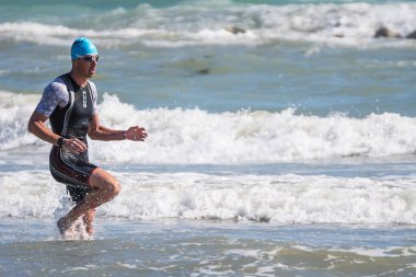 Yüzme testin ilk atletleri varış