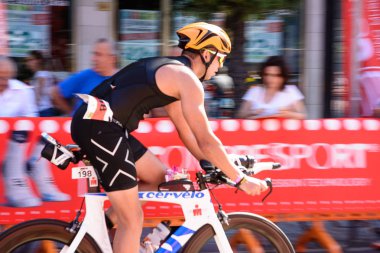 Atlet Bisiklet test Pescara'nın Ironman 70,3, başlar