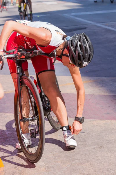 Athlet startet beim Ironman 70.3 in Pescara — Stockfoto