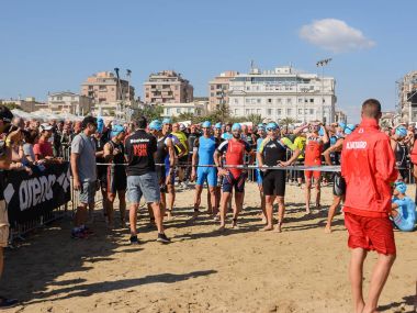 Profesyonel sporcular Ironman 70,3 Pescara olan 18 Haziran'da, başlangıç çizgisi üzerinde; 2017