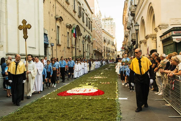 Priests and scouts in the religious procession of Corpus Domini — Stock Photo, Image