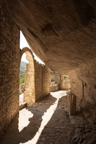 Eski duvarlar Santo Spirito, Maiella kayaya yakın inşa