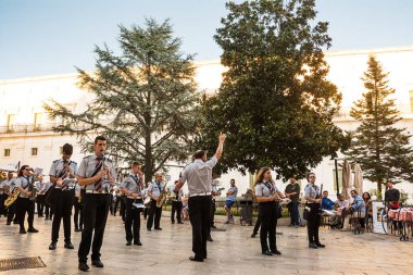 Martina Franca meydanda oynayan şehir müzik grubu