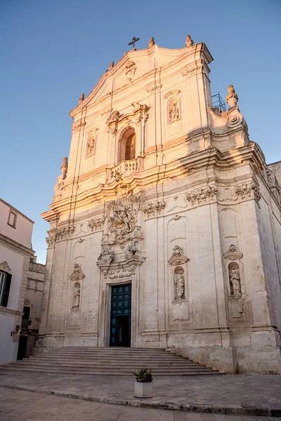 Sunse でマルティナ ・ フランカのサン マルティーノ大聖堂のファサード — ストック写真