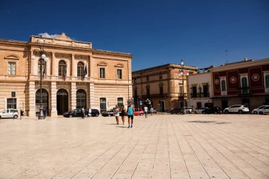 Fasano meydanda Ciaia turist