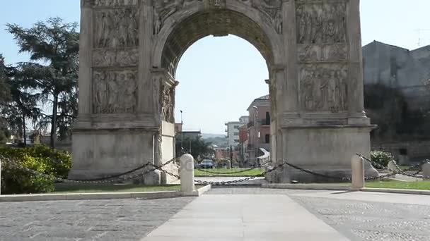 Der Bogen Von Trajan Benevento Italien — Stockvideo