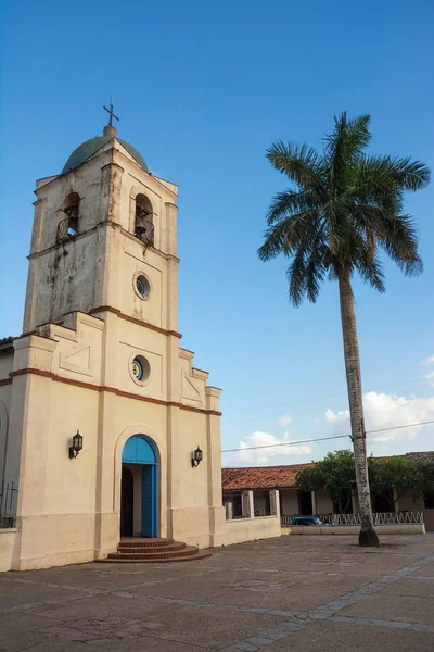 Igreja de vinales e palma ao pôr do sol — Fotografia de Stock