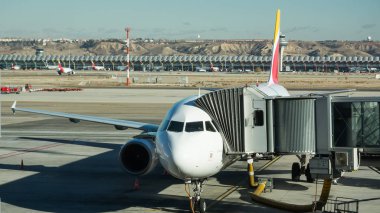 Uçak yolcu TH yüklemek için terminalde sabit