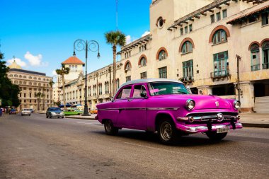 Eski Amerikan klasik otomobil Road eski Havana (Küba'nın gül) 