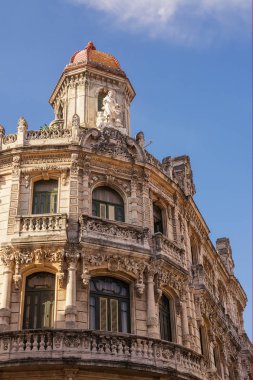Ol ortasına barok saray üst kısmındaki detay