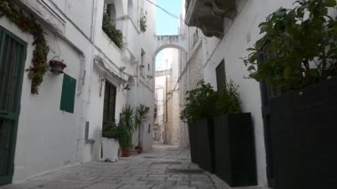 Cisternino, İtalya - 28 Aralık 2017: Sokak, Cisternino (İtalya) kimse ile
