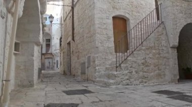 Cisternino, İtalya - 28 Aralık 2017: Sokak, Cisternino (İtalya) kimse ile