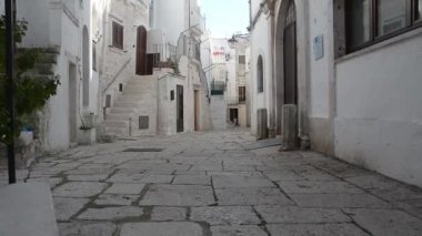 Cisternino, İtalya - 28 Aralık 2017: Sokak, Cisternino (İtalya) kimse ile