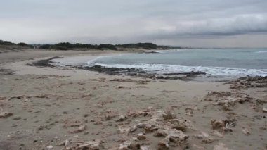 Kış fırtına öncesi sessizlik ıssız beach