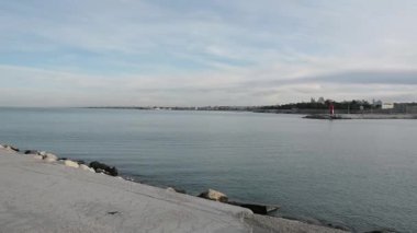 Trani, İtalya - 3 Ocak 2018: Panorama Trani şehir ve bazilikanın gün batımında