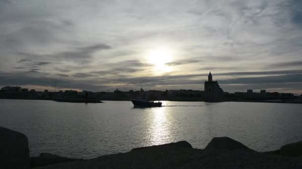 Trani Italia Enero 2018 Barco Pesquero Saliendo Del Puerto Trani — Vídeos de Stock