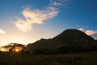 Gündoğumu, Mogotes ile Vinales vadi Panorama