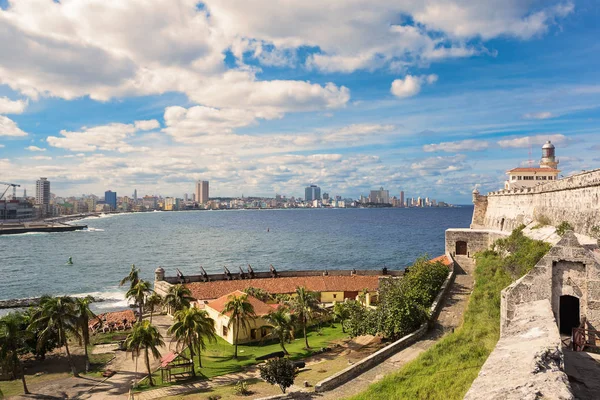 Панорама Гаваны с маяком — стоковое фото