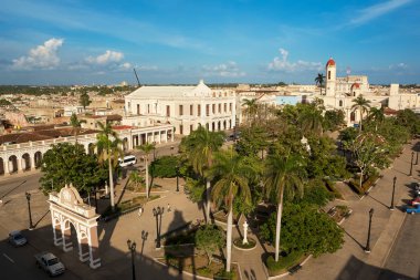 Cienfuegos, Cuba - 7 Aralık 2017: Hava görünümünde Jose Marti meydanda Cienfuegos (Küba) güneşli bir gün
