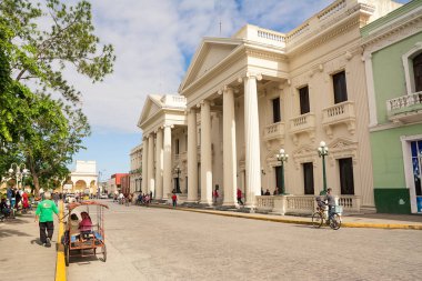 Pazar sabahı Palazzo Comunale di Santa Clara cephe