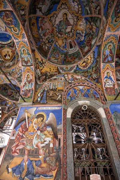 Vallási freskók a bibliai értekezésekről, a Rila kolostor templomfalára festve, Bulgáriában — Stock Fotó