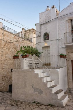 Karakteristik giriş, Apulian evlerinin merdivenleri... 