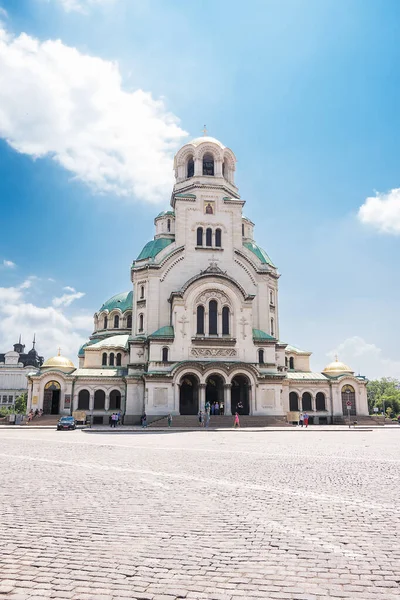 Façade de la cathédrale Saint Alexandre à Sofia — Photo
