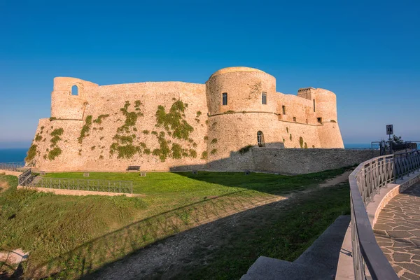 Aragonský hrad Ortona při západu slunce — Stock fotografie