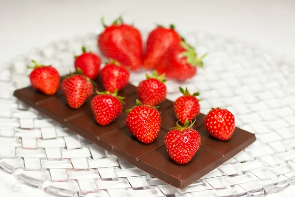 Dish Composition Choccolate Tablet Strawberries Top Big Strawberries Blurred Background — Stock Photo, Image