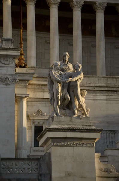 Details of monument and Statues at the Vittoriano Emanuele Monument in central Rome at sunset. Altar of the fatherland. — Stock Photo, Image