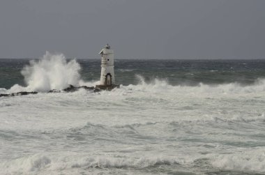 Rüzgar yılında deniz feneri