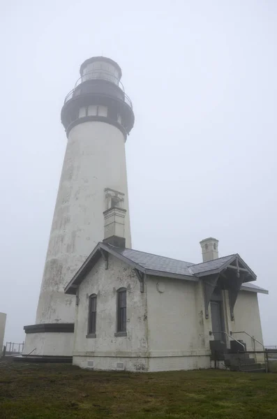 Маяк Yaquina Head Тумані Орегон Сполучені Штати Америки — стокове фото