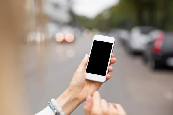 Vrouw met mobiele telefoon — Stockfoto