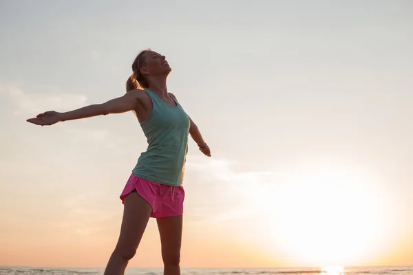 Athletic woman enjoying her workout — Stock Photo, Image