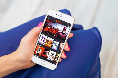 Riga, Letonya - 8 Eylül 2016: Resmi Netflix app ekran App Store üzerinde.