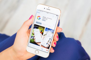 Riga, Letonya - 8 Eylül 2016: Google resmi arama uygulaması App Store üzerinde.